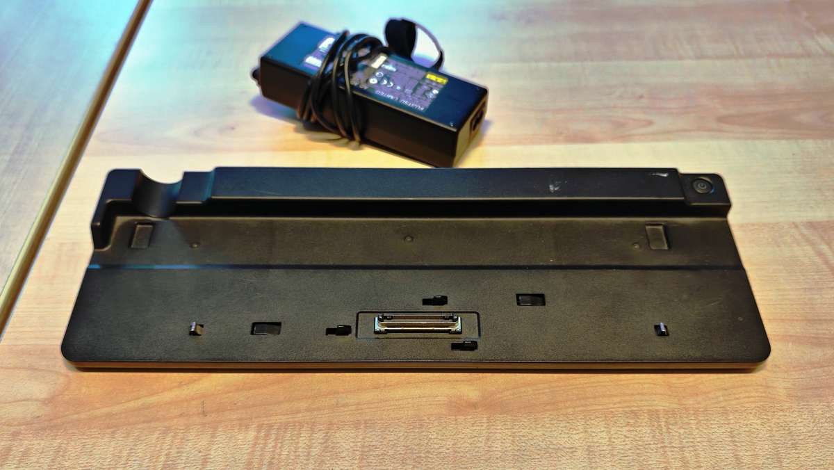 2542 - Fujitsu Port Replicator